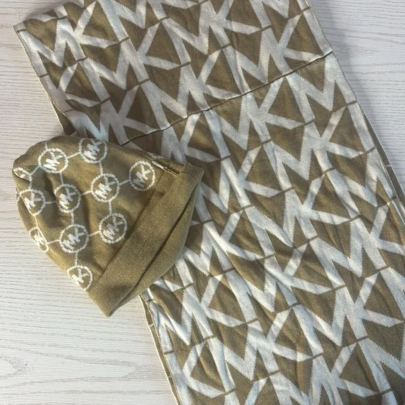 MK Scarf and Cap - Picture 2 of 8